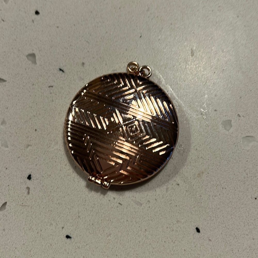 House of Harlow 1960 rose gold locket
